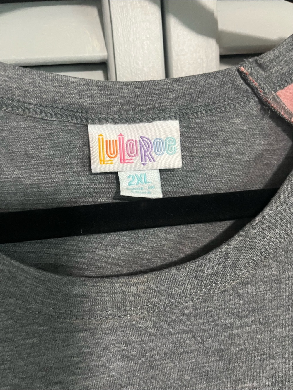 LuLaRoe Raglan Tee in Gray with Red & Blue Flag Sleeves - Picture 2 of 4